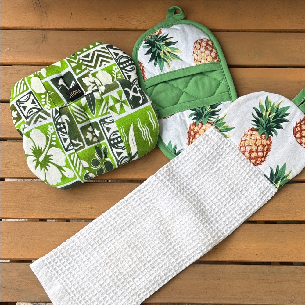 Pineapple Dish Towel Pot Holder
Set Plus 2 Aloha Potholders